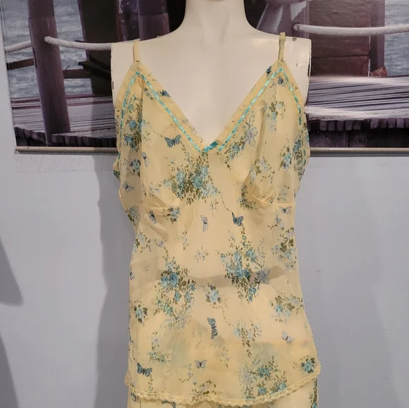 Beautiful Night Wear - Picture 3 of 4